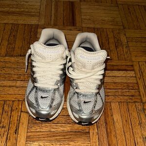 Nike Kids Sneakers - Silver and White
